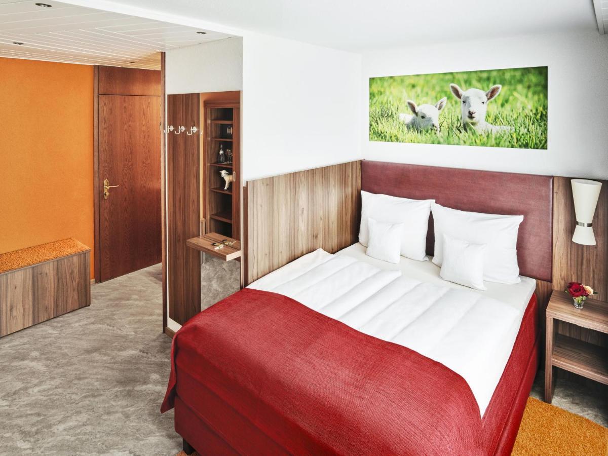 Hotel Lamm Ostfildern Bagian luar foto