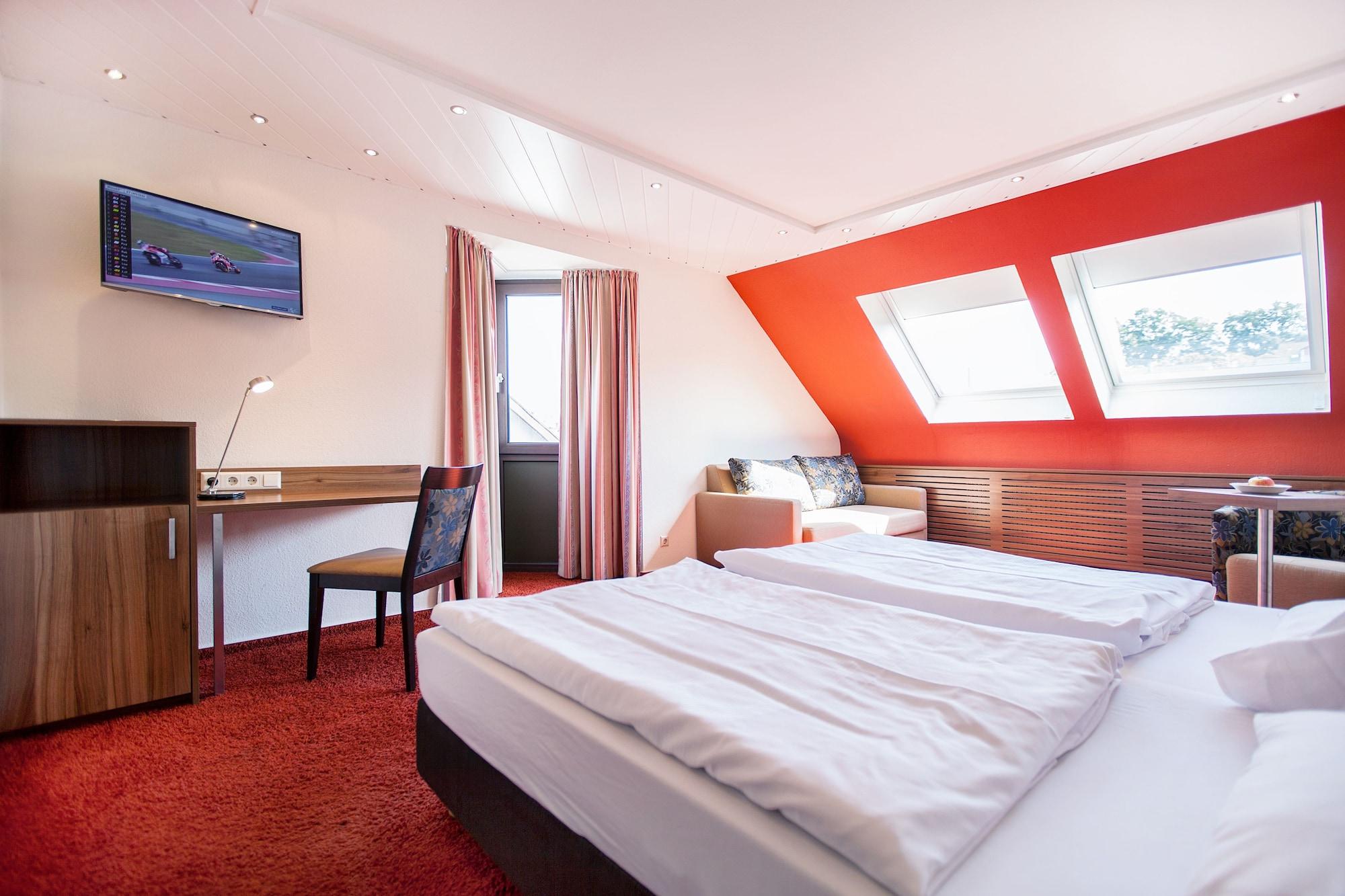 Hotel Lamm Ostfildern Bagian luar foto
