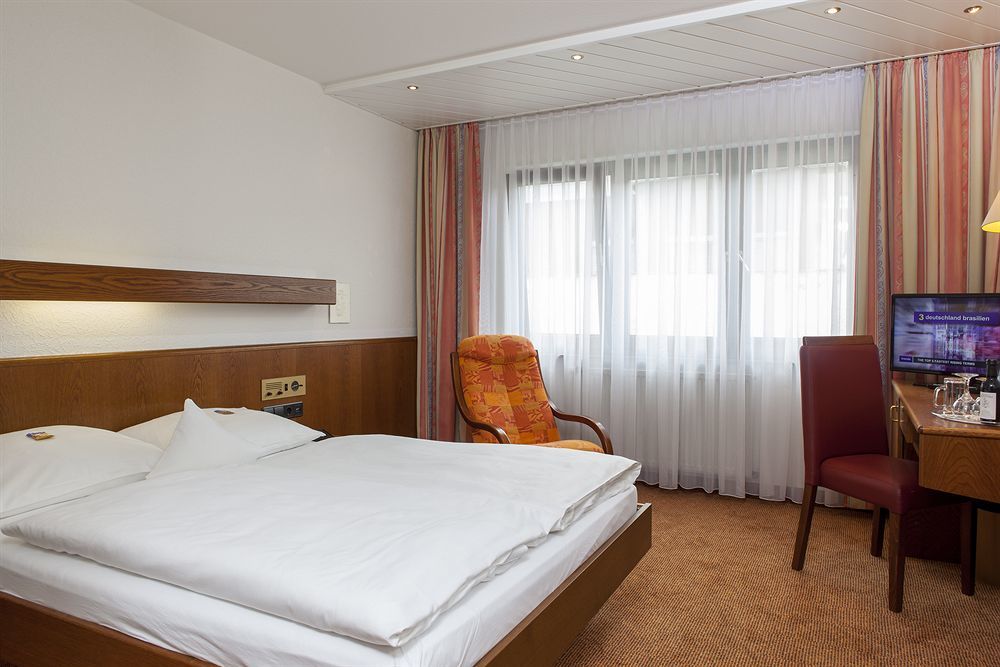 Hotel Lamm Ostfildern Bagian luar foto